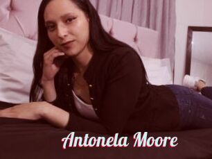 Antonela_Moore
