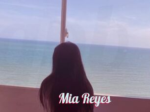 Mia_Reyes
