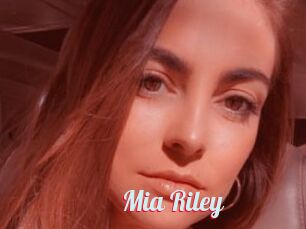 Mia_Riley
