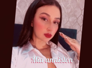Mia_anniston
